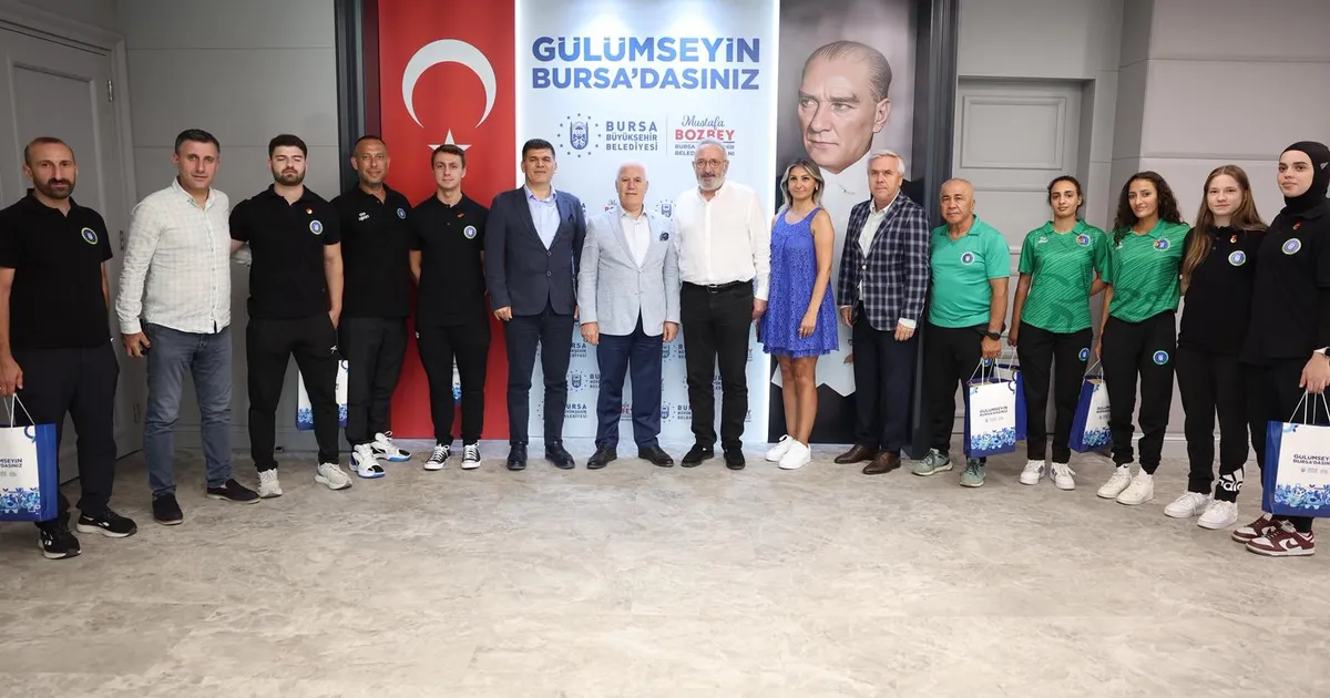 Bursa’nın gururu sporculardan Büyükşehir’e ziyaret