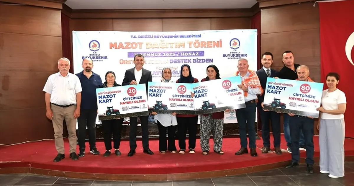 Denizlili çiftçinin ilk mazotu Başkan Çavuşoğlu’ndan