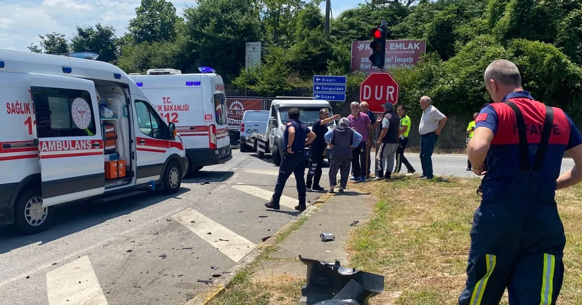Düzce Barbaros Kavşağı’nda korkutan kaza: 3 yaralı
