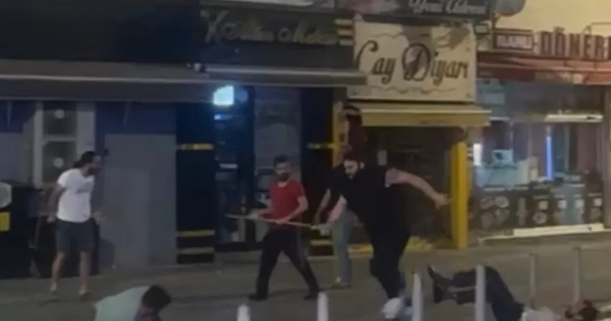 Düzce Şerefiye’de sokak ortasında çıkan kavga şaşırttı!