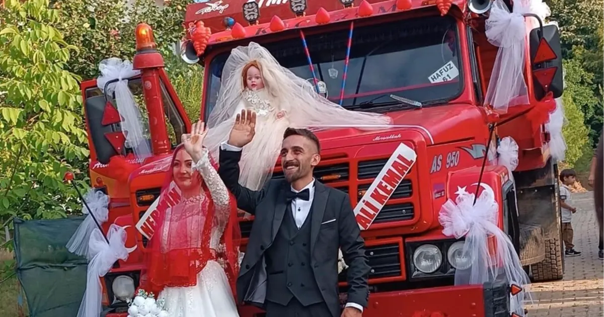 Düzce’de hafriyat kamyonu gelin arabası oldu