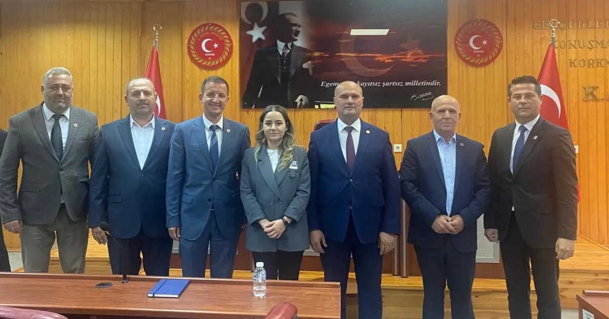 Edirne’de AK Parti İl Genel Meclisi Üyeleri’nden CHP’lilere ‘yol’ açıklaması