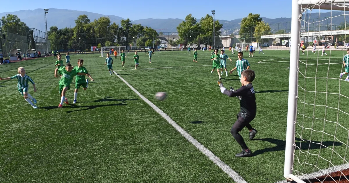 Geleceğin futbolcuları Osmangazi’de sahaya çıktı