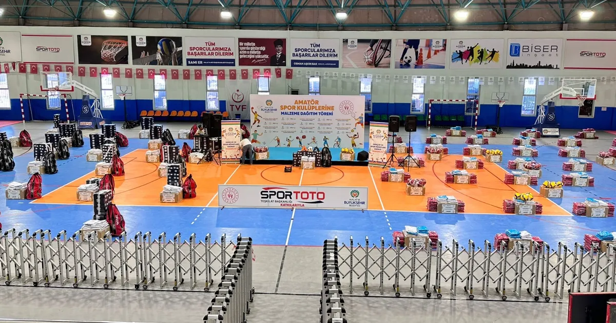 Malatya’da amatör spora malzeme desteği