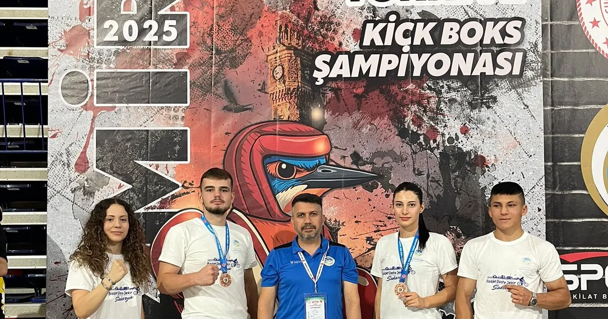 Sakarya Büyükşehir’in yumruğu Türkiye üçüncülüğünü getirdi