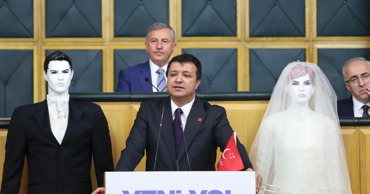 TBMM’de SP’li Arıkan’dan dikkat çeken sunum! Kürsüye cansız mankenlerle çıktı