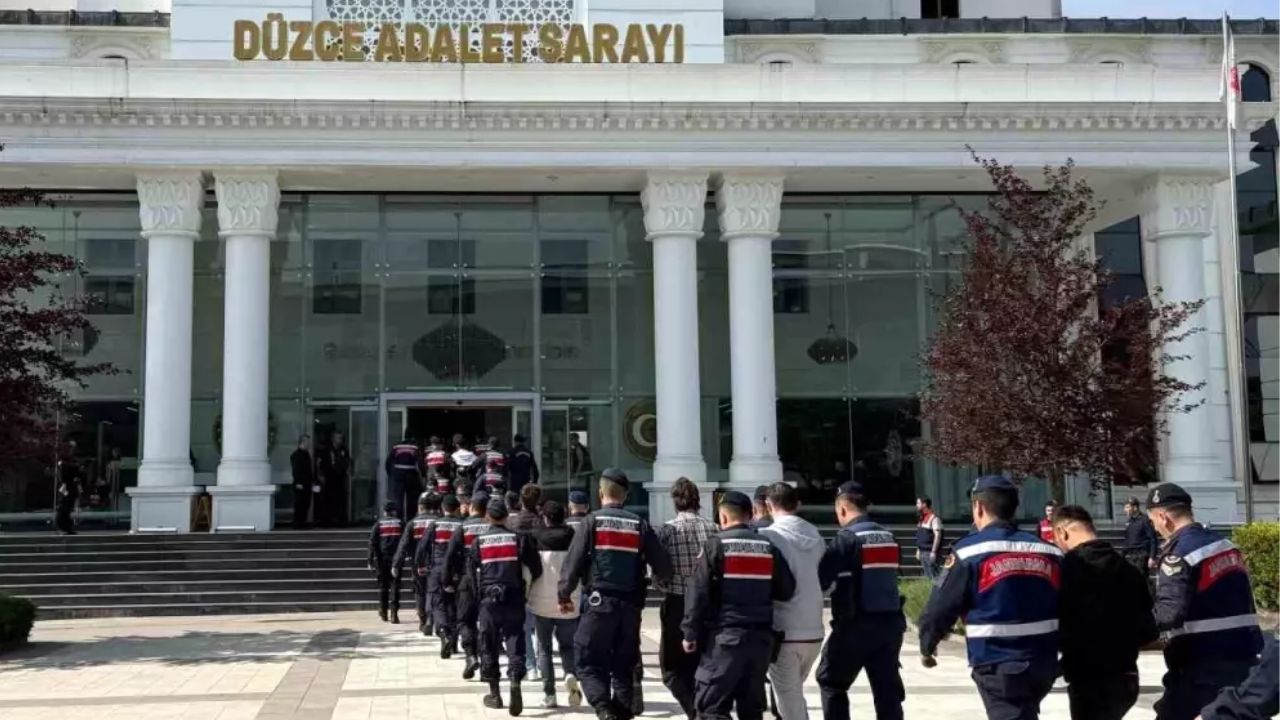 Düzce’de Büyük Asayiş Operasyonu; 79 Aranan Şahıs Yakalandı, 16 Kişi Tutuklandı