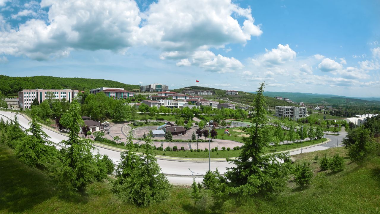 Düzce Üniversitesi, 2025 YKS Yerleştirme Sonuçlarına Göre Yine Zirvede