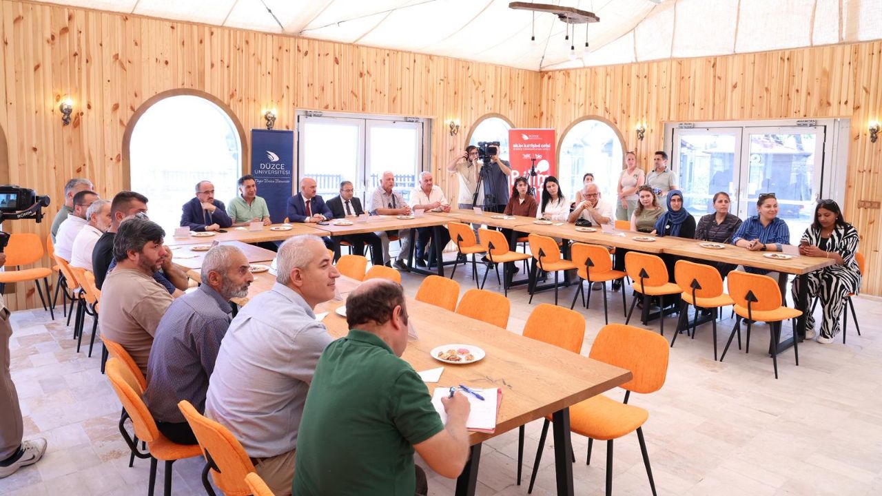 Düzce Üniversitesi Bilim Kafe Etkinlikleri ile Bilimi Toplumla Buluşturmayı Sürdürüyor