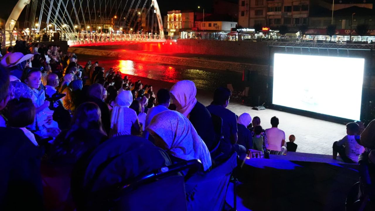 Düzce’de Açık Hava Sinema Şöleni Devam Ediyor