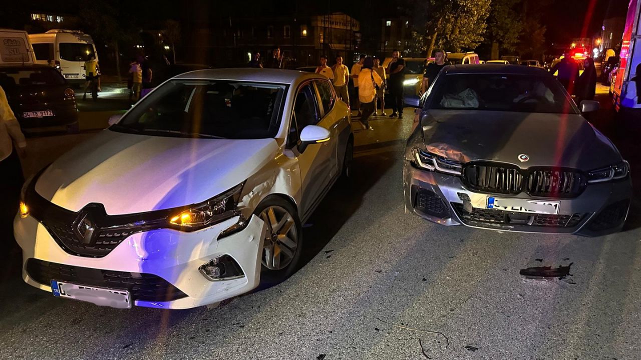 Düzce’de Trafik Kazası; 3 Kişi Hastaneye Kaldırıldı