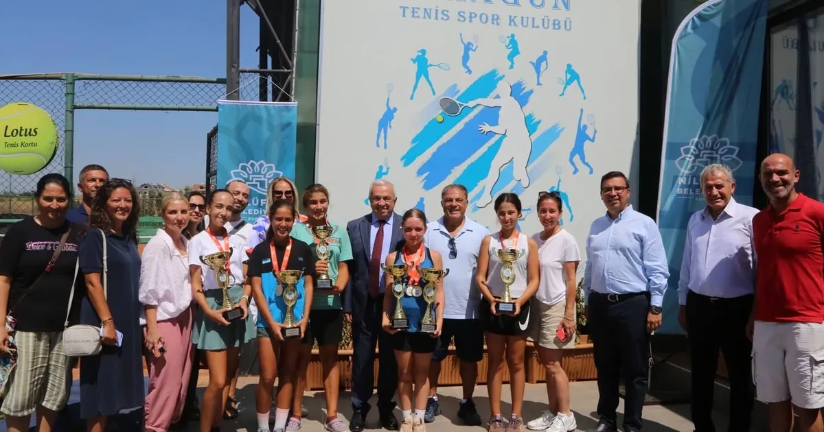 Bursa Nilüfer’de genç raketler mücadele etti