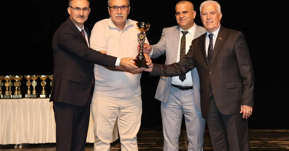 Bursa’da amatör spor kulüplerine kupa töreni