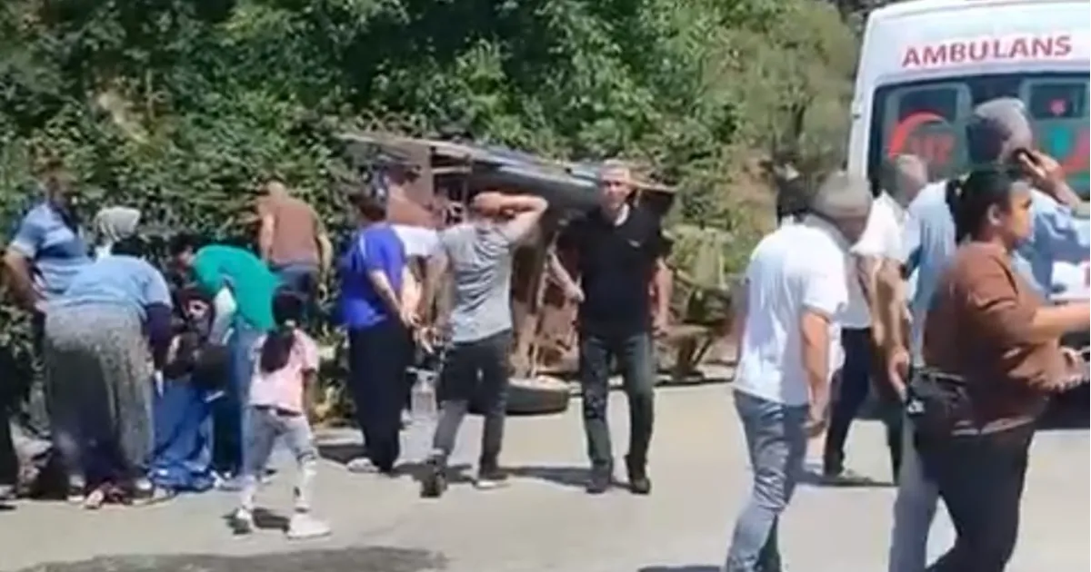 Düzce’de römork devrildi: Çok sayıda yaralı var