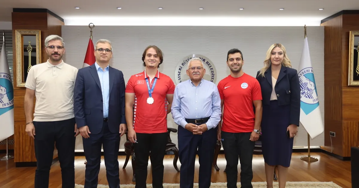 Kayseri’nin şampiyon ‘Arslan’ına ‘büyük’ tebrik
