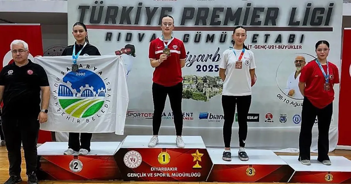 Sakaryalı sporcular Diyarbakır kürsüsünde