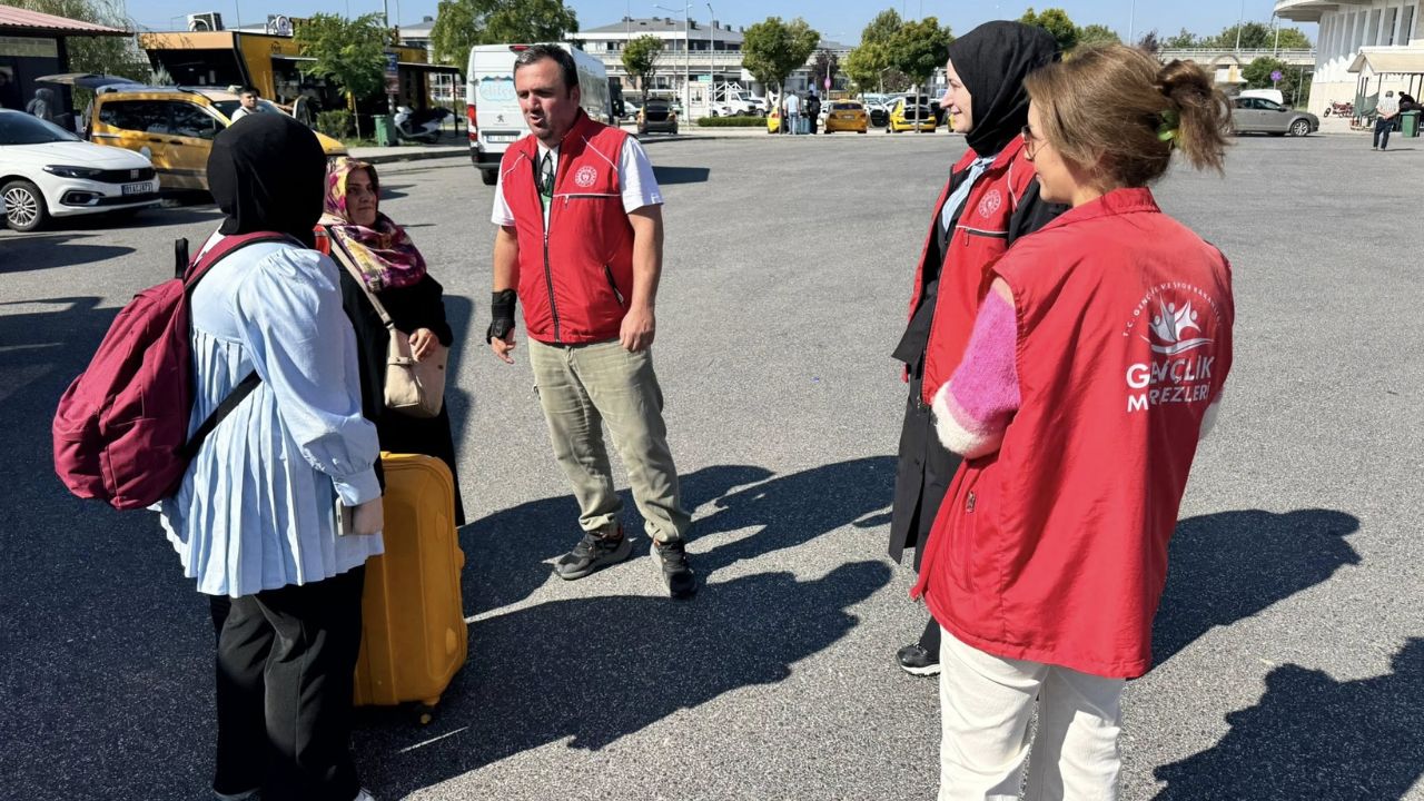 Düzce’de Üniversite Öğrencilerine Otogarda Hoş Geldin Desteği