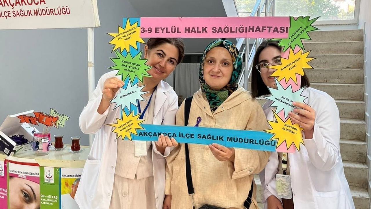 Akçakoca’da Vatandaşlara Ücretsiz Kanser Taraması Testi Dağıtıldı