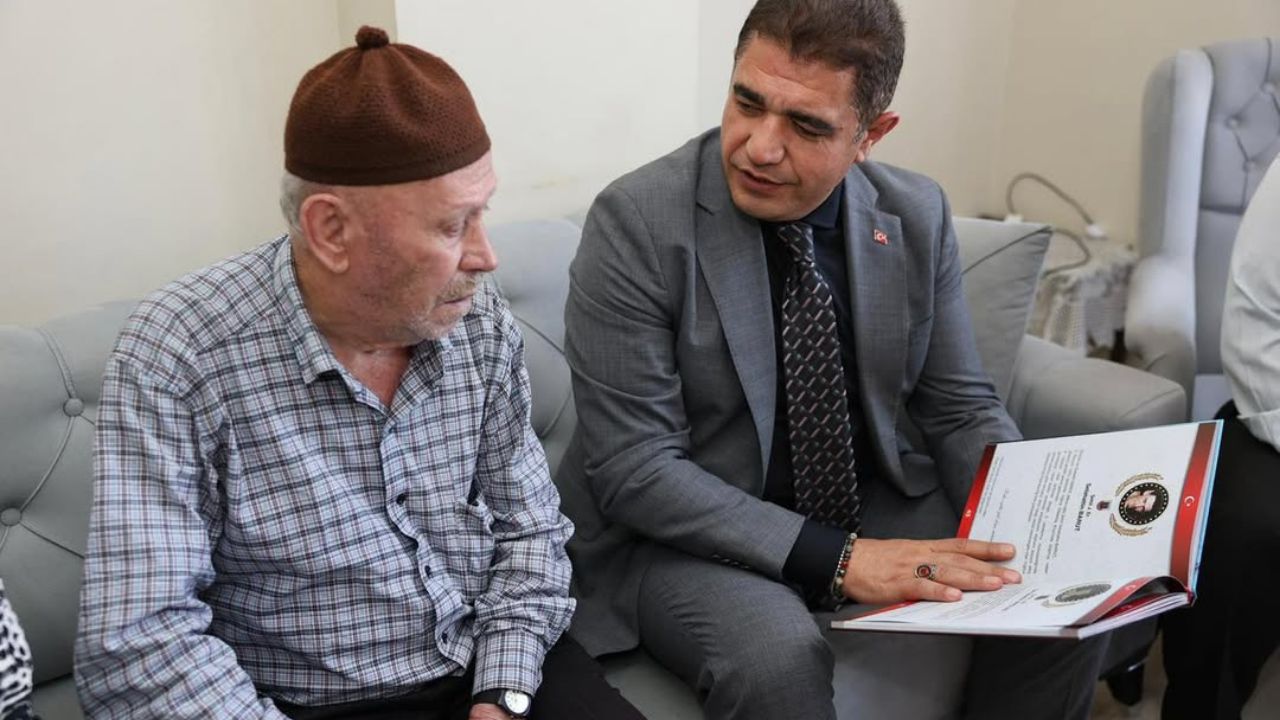 Vali Aslan’dan Şehit Ailelerine Kitaplı Ziyaret