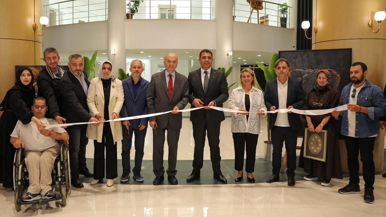 ”Sanat Seninle” Sergisi Prof. Dr. Erol Güngör Kültür Merkezi’nde Açıldı