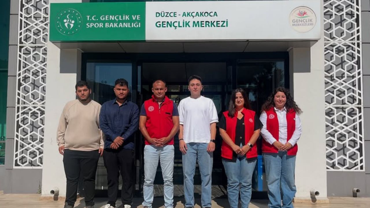Üniversiteli Gençler ÜNİDES ve Yeni Dönem Faaliyetlerini Görüştü