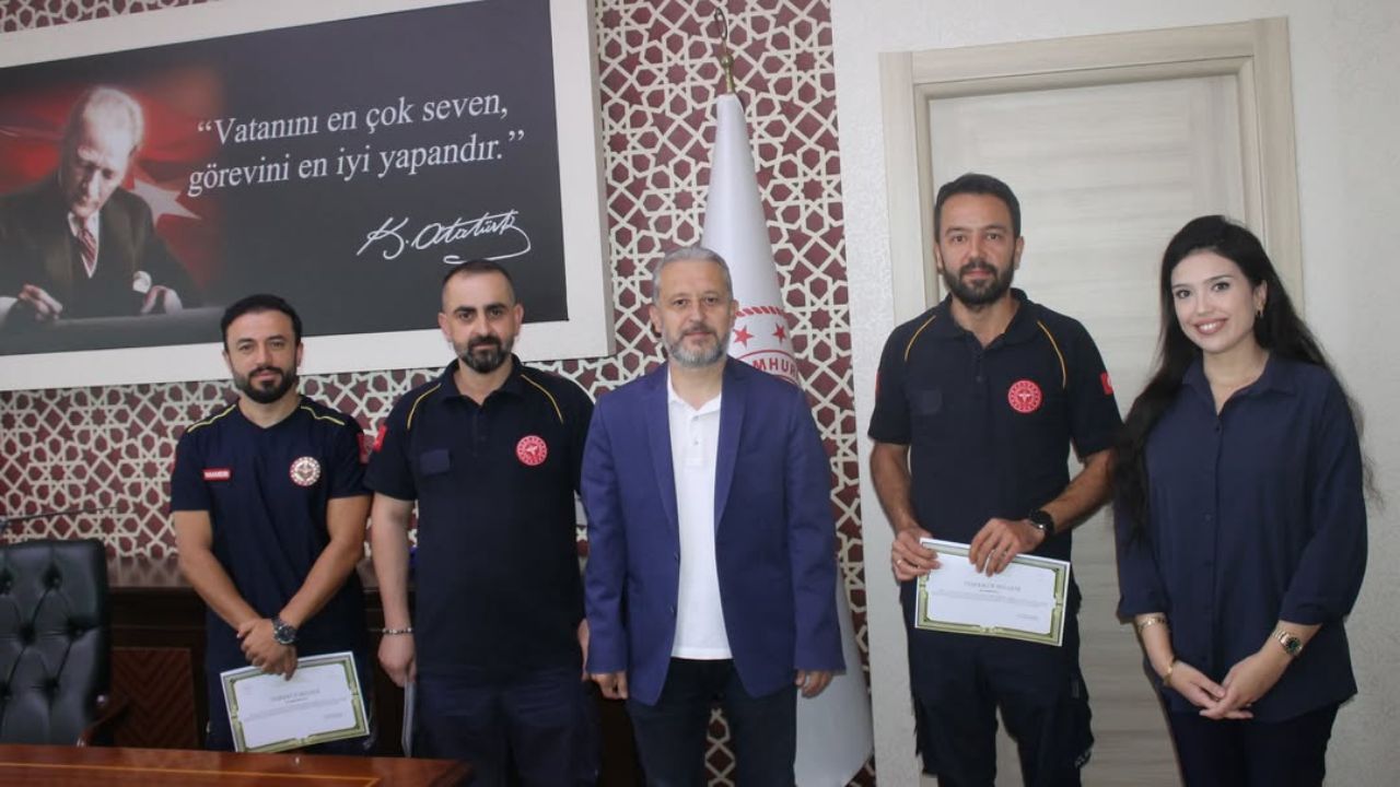 Düzce’de 112 Ekibinin Küçük Hastaya Müdahalesi Ödüllendirildi