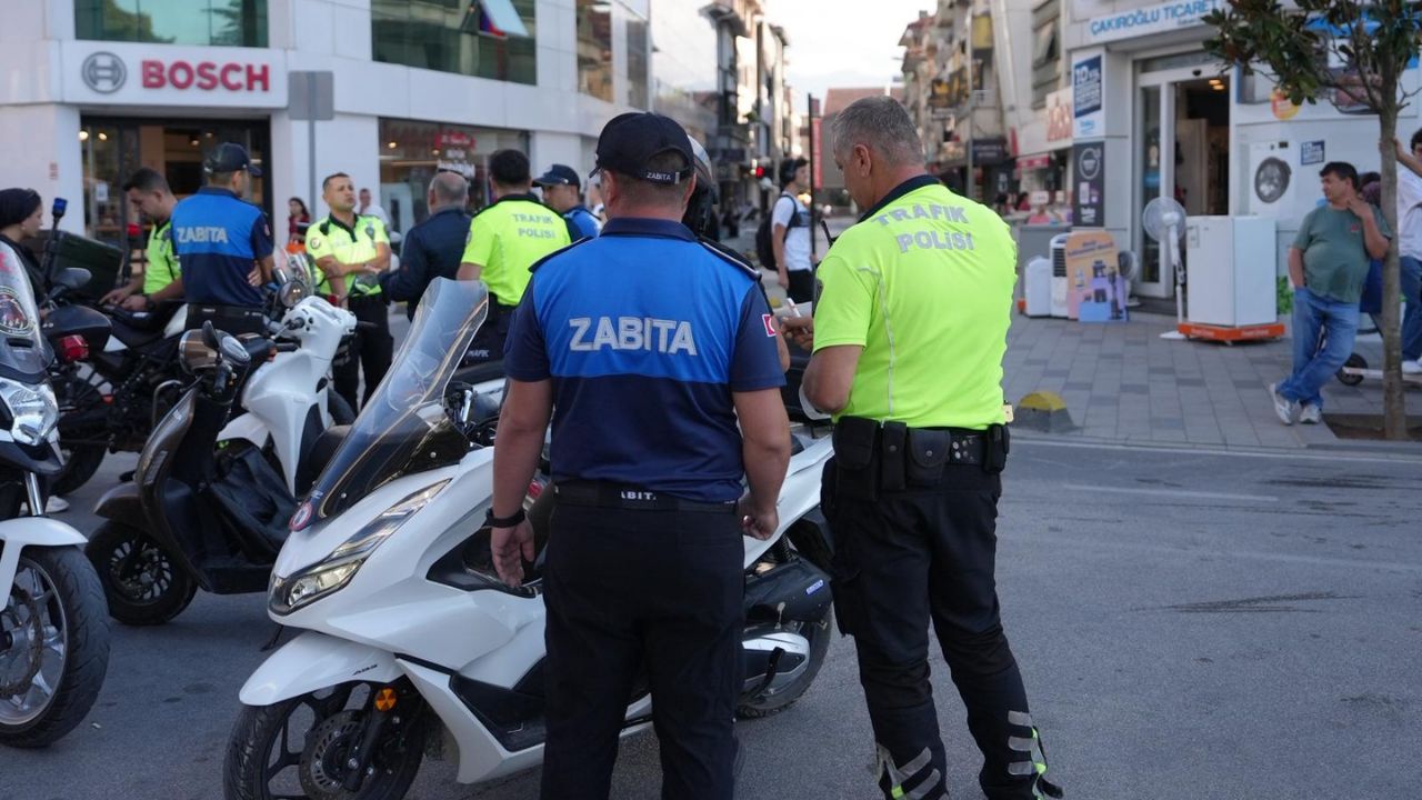 Düzce’de İstanbul Caddesi’nde Motosiklet Denetimi