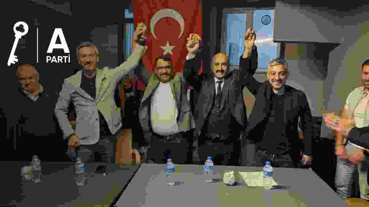 Belediye Meclis Üyesi Anahtar Partiye Geçti 