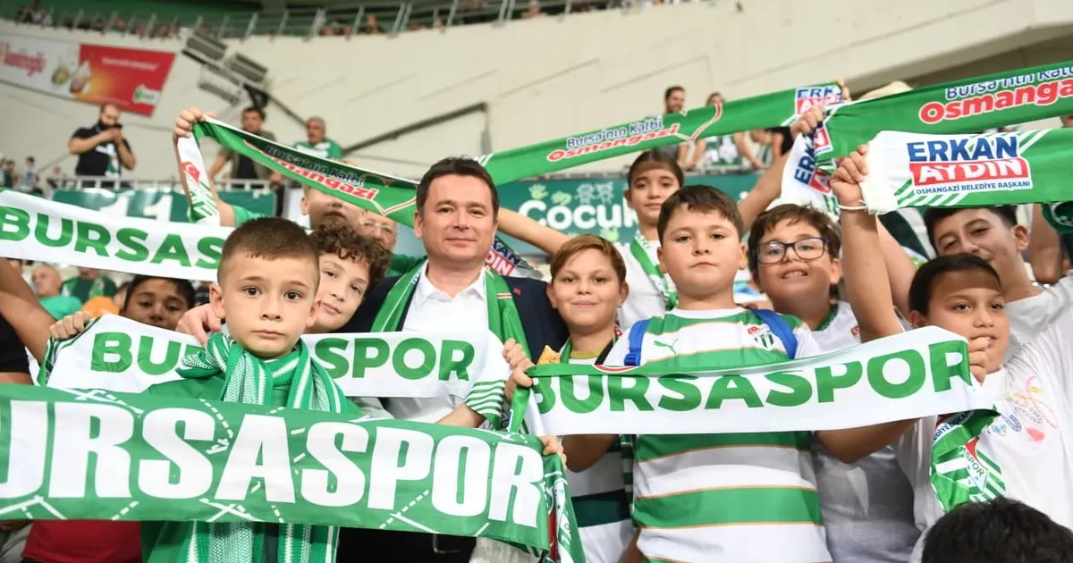 Başkan Aydın, Bursaspor maçını çocuklarla izledi