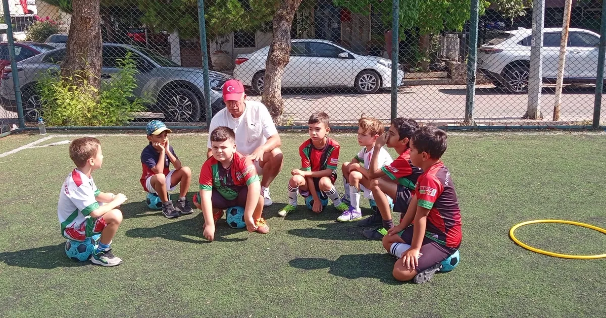 Bostanlıspor’un minik futbolcuları iş başı yaptı