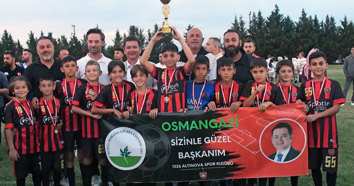Bursa Osmangazi’de minik yetenekler futbol şöleninde buluştu
