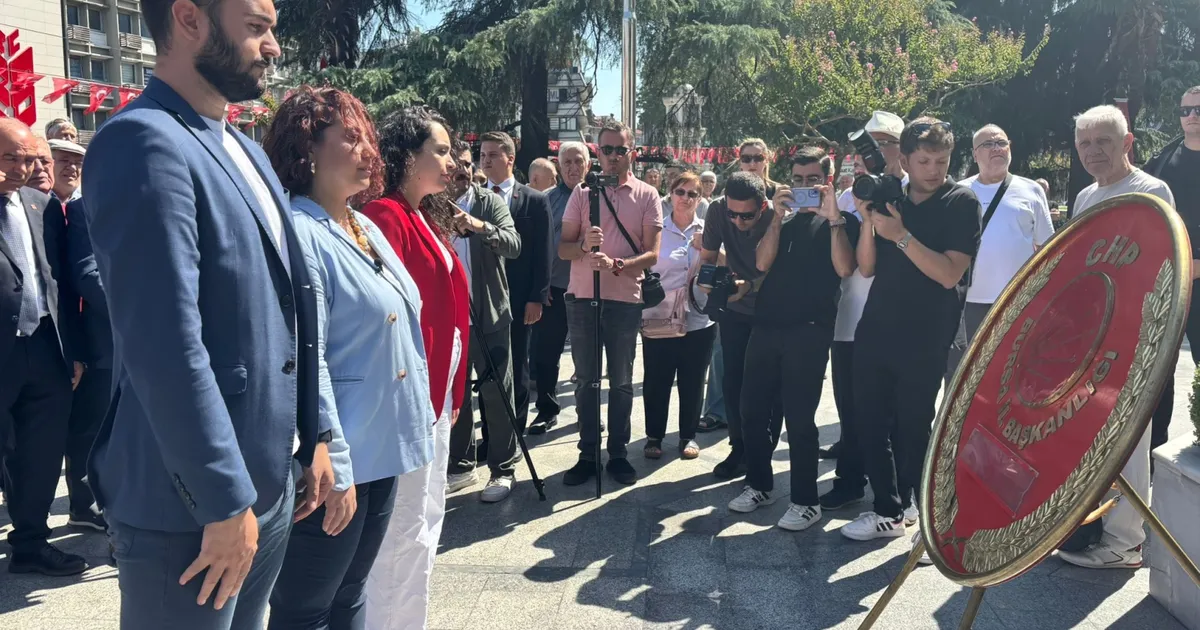 CHP’nin 102’nci yılına Bursa’dan çelenk