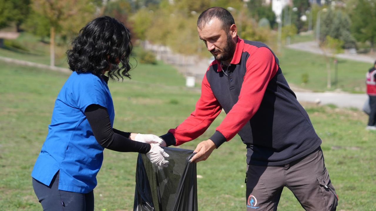 Hastane Personeli Çöpleri Topladı, Farkındalık Yarattı