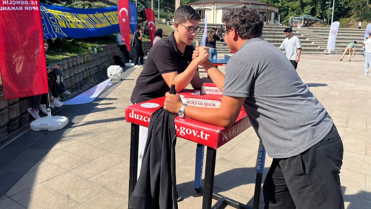 Gençler Oyun ve Sporla Kampüse Merhaba Dedi