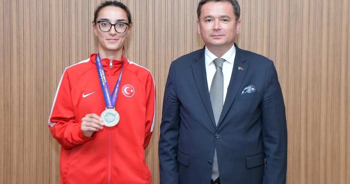 Başkan Erkan Aydın Bursa’nın gururu şampiyon sporcuyu ağırladı