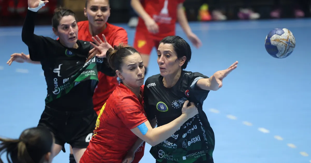 Bursa Büyükşehirli kadın hentbolcular rahat kazandı
