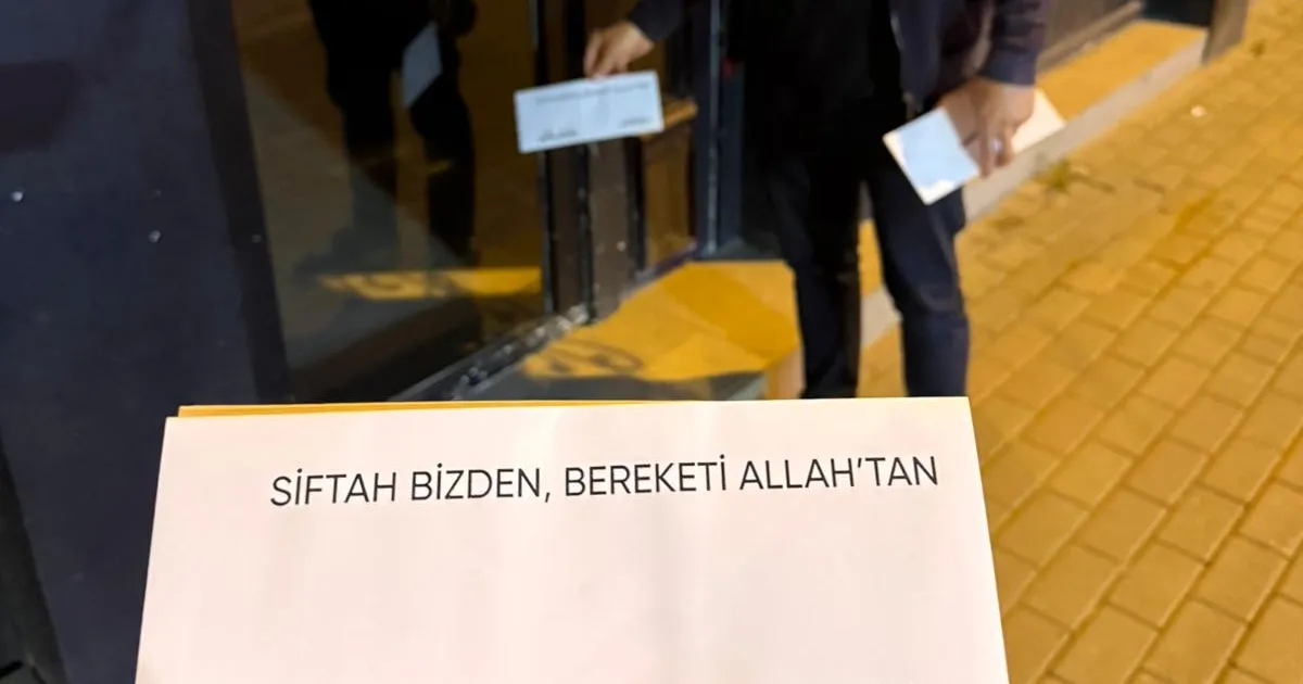 Bursa Gürsu’da Anahtar Parti’den esnafa siftah parası!