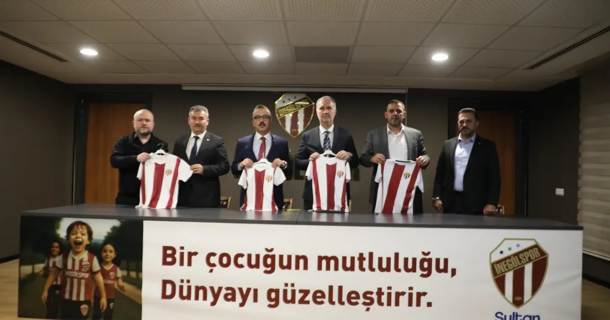 Bursa İnegöl’den 60 bin öğrenciye forma ve eşofman kampanyası
