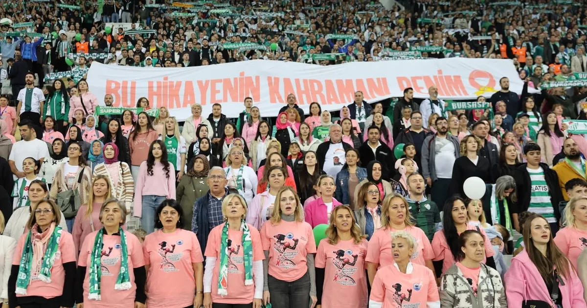 Bursa’da yeşil-beyaz tribünlerde pembe farkındalık
