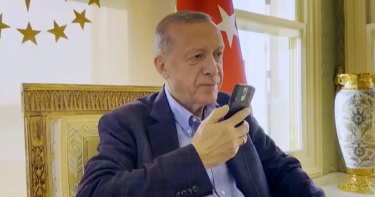 Cumhurbaşkanı Erdoğan, partisinin kampına telefonla bağlandı