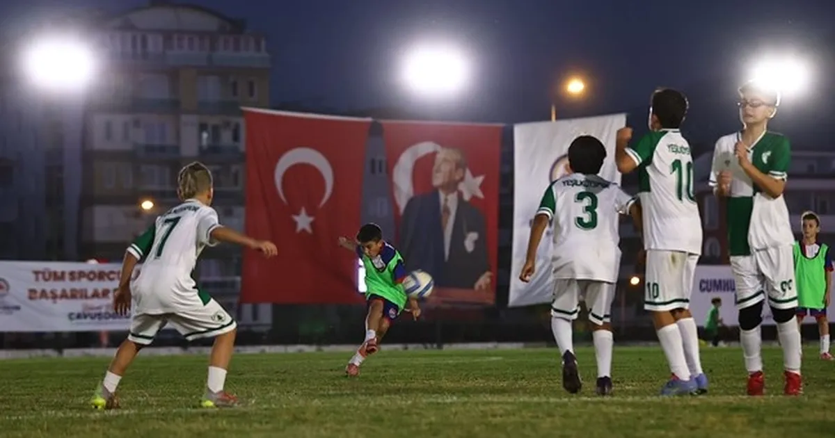 Denizli’de Gençler “Cumhuriyet” için sahaya çıktı