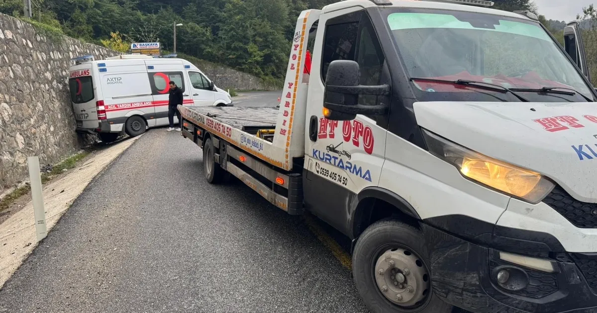 Düzce’de ambulans şarampole kaydı