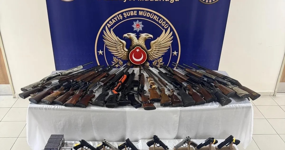 Düzce’de silah teşhirine 20 gözaltı!