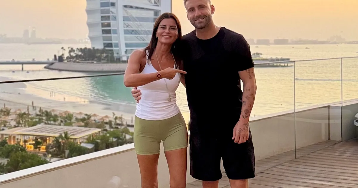 Ece Vahapoğlu’ndan İngiliz futbolcuya yoga