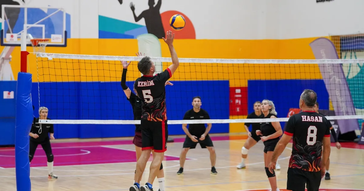 İstanbul Beylikdüzü’nde ‘Atatürk Kupası Voleybol Turnuvası’ başladı