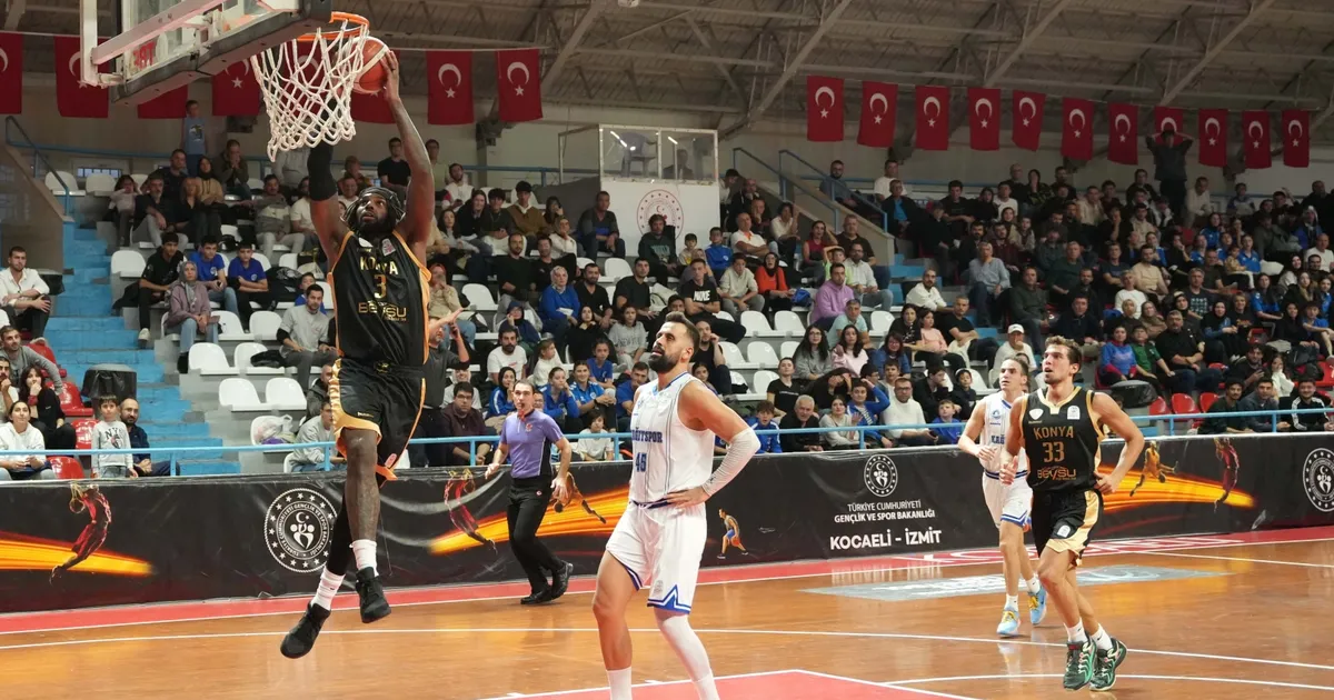 Konya Büyükşehir zirve takibini sürdürüyor