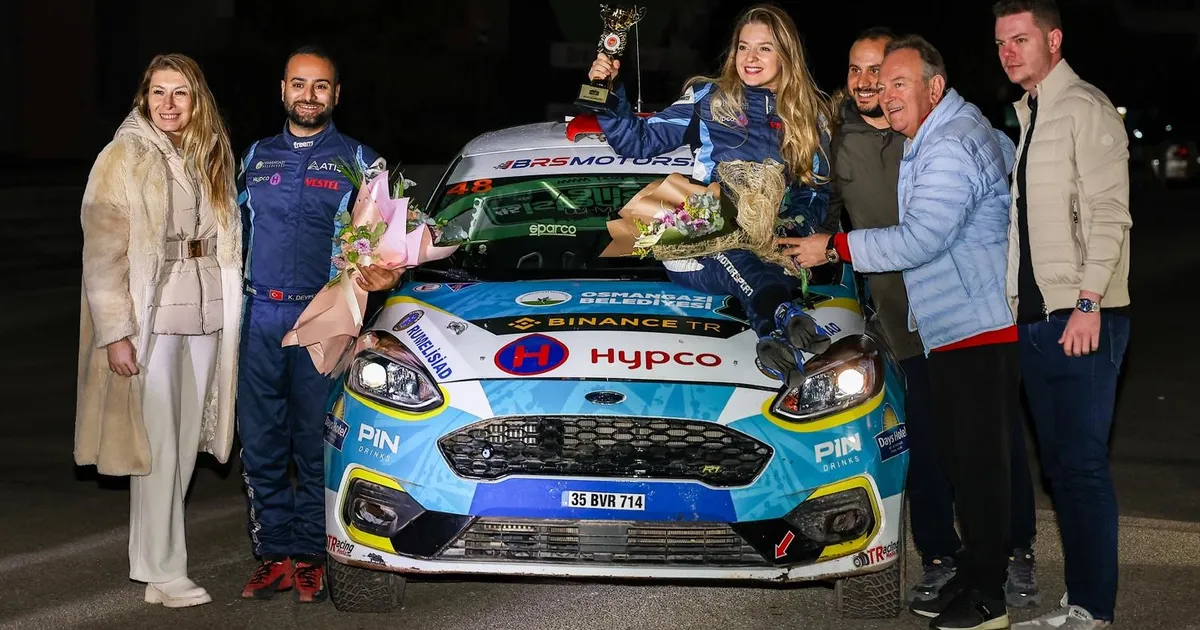 Dünyanın ilk ve tek engelli ralli pilotu Kübra ‘hız’ kesmedi!