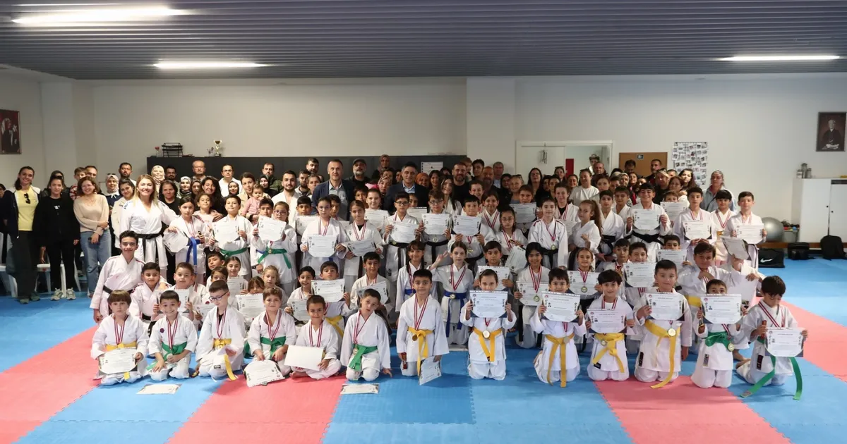 İzmir Aliağa’da 75 sporcu yeni kuşağa sahip oldu