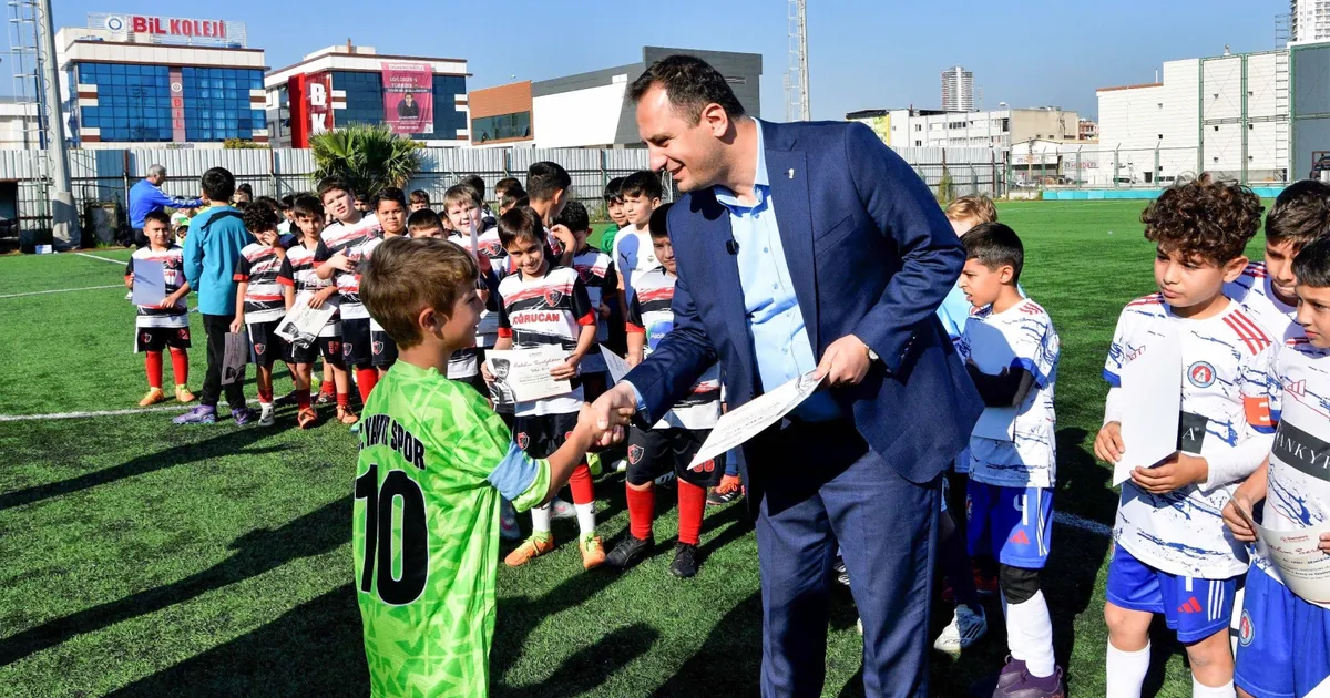 İzmir Bornova’da minikler Atatürk’ü turnuva ile andı