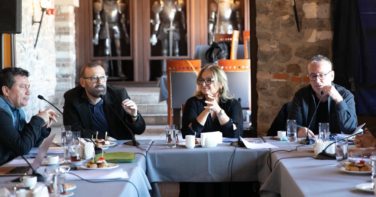 İzmir Şehir Tiyatroları danıştı